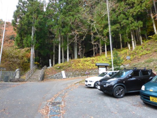 神坂神社駐車場